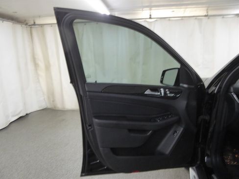 Used 2018 Mercedes-Benz GLE 350 w/ Premium 1 Package image 24