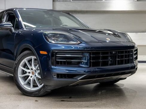 Used 2025 Porsche Cayenne S AWD/4WD image 15