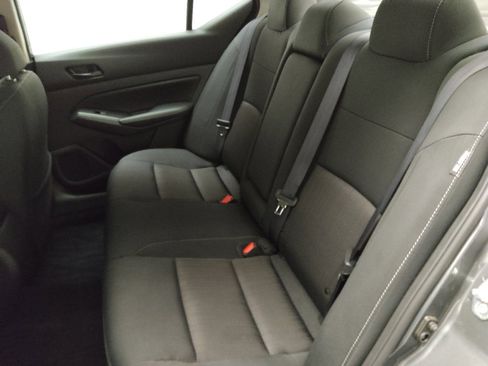 Used 2025 Nissan Altima 2.5 SV FWD image 18