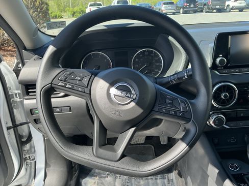 Used 2025 Nissan Sentra S FWD image 14