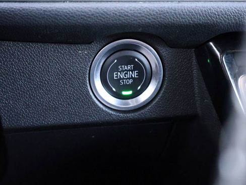 Used 2025 Chevrolet Traverse LT FWD image 10