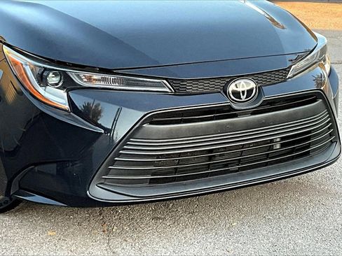 Used 2023 Toyota Corolla LE image 32