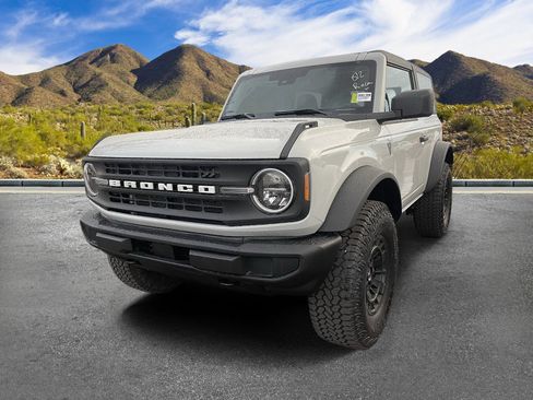 Used 2026 Ford Bronco 2-Door w/ Sasquatch Package AWD/4WD image 2