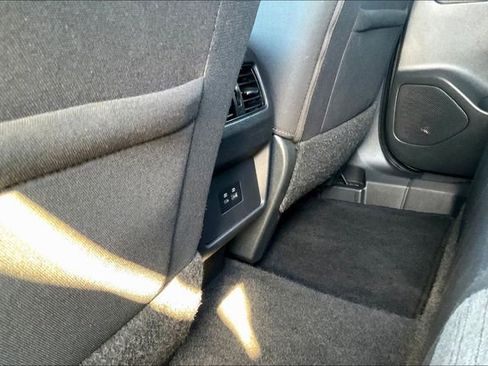 Used 2021 Nissan Rogue SV image 9