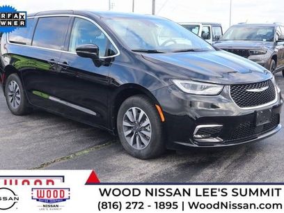 Used 2024 Chrysler Pacifica Select