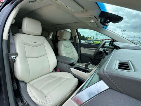 Used 2017 Cadillac XT5 Premium Luxury FWD image 31