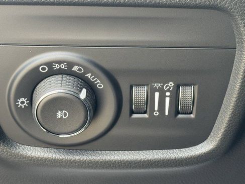 New 2025 Jeep Grand Cherokee Limited w/ Luxury Tech Group II image 13