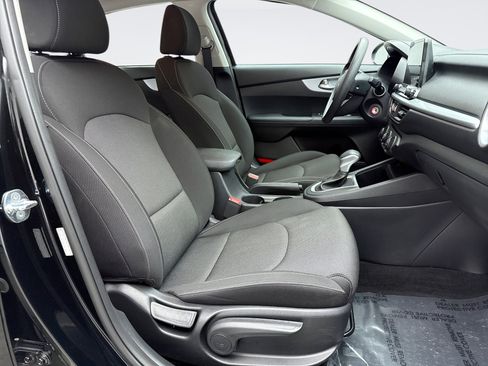 Used 2023 Kia Forte LXS w/ LXS Technology Package image 16