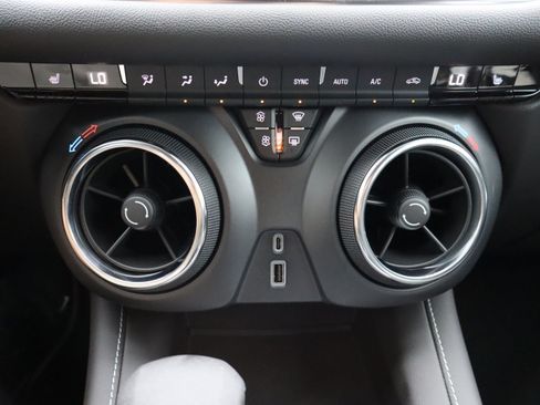 Used 2025 Chevrolet Blazer LT FWD image 27