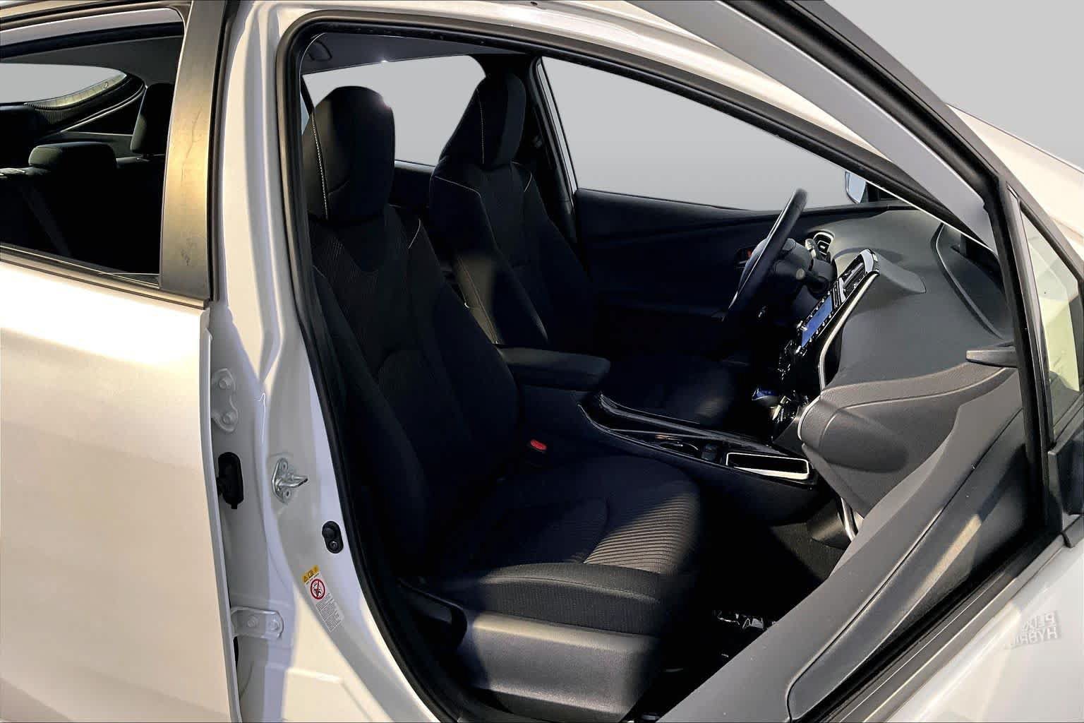 Used 2022 Toyota Prius Prime LE FWD image 8