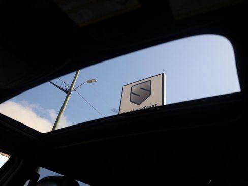 Used 2016 Lincoln Navigator Select image 12