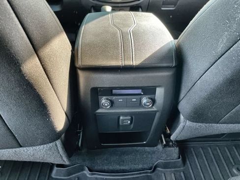 Used 2023 Chevrolet Traverse LT AWD/4WD image 22