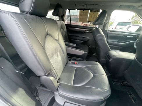 Used 2021 Toyota Highlander Platinum image 28