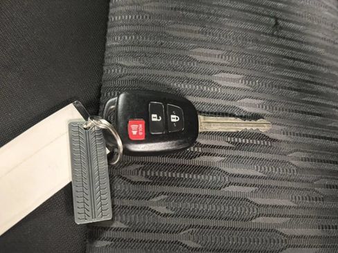 Used 2020 Toyota Tundra SR5 w/ SR5 Convenience Package RWD image 22