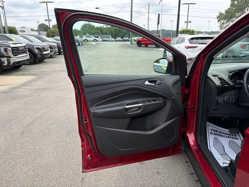 Used 2017 Ford Escape Titanium FWD image 12