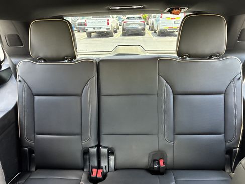 Used 2021 GMC Yukon SLT w/ SLT Premium Package AWD/4WD image 6