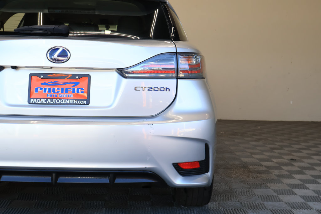 Used 2016 Lexus CT 200h w/ Seat Comfort Package FWD image 12