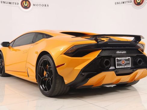 Used 2023 Lamborghini Huracan Tecnica image 4