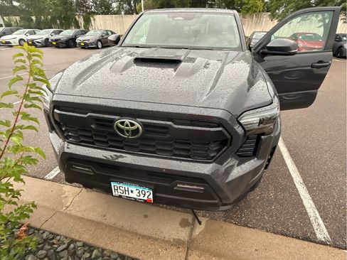 Used 2024 Toyota Tacoma TRD Sport w/ TRD Sport Upgrade Package AWD/4WD image 3