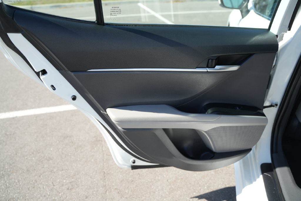 Used 2020 Toyota Camry SE FWD image 16