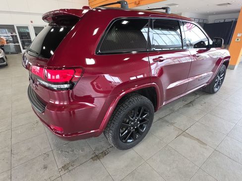 Used 2019 Jeep Grand Cherokee Altitude AWD/4WD image 8