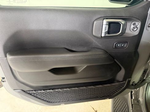 Used 2020 Jeep Gladiator Overland image 11