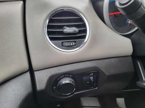 Used 2013 Chevrolet Cruze LS image 19
