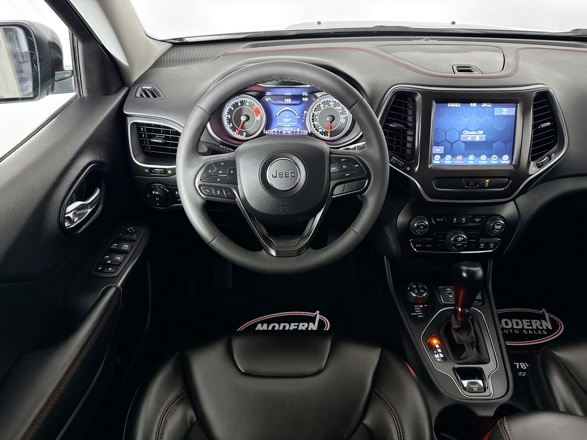 Used 2022 Jeep Cherokee Trailhawk AWD/4WD image 23