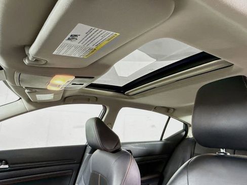 Certified 2022 Nissan Altima 2.5 SR w/ Midnight Edition Package image 23