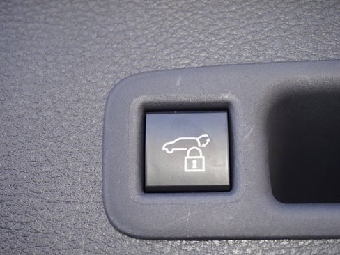 Used 2025 Toyota Sienna XLE image 10