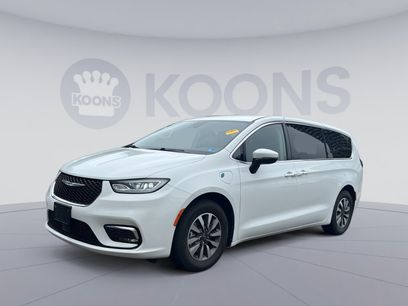 Used 2023 Chrysler Pacifica Touring-L