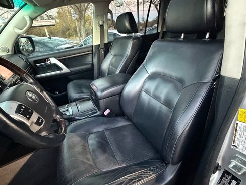 Used 2013 Toyota Land Cruiser image 12