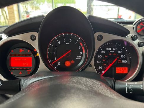 Used 2016 Nissan 370Z Touring RWD image 18