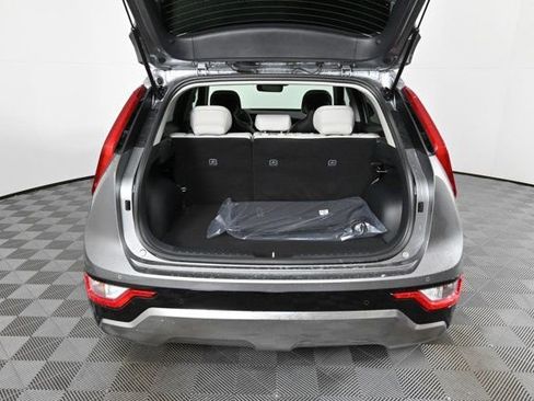 New 2025 Kia Niro EX Touring image 9
