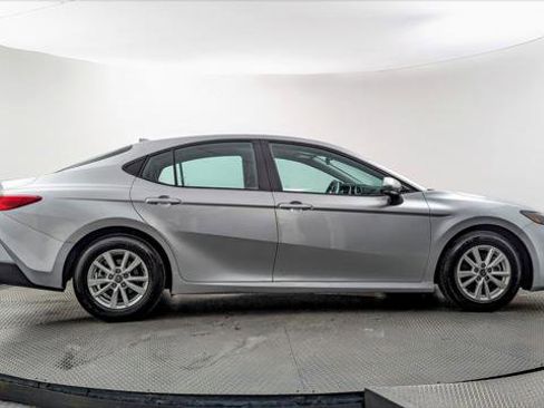 Used 2025 Toyota Camry LE image 9