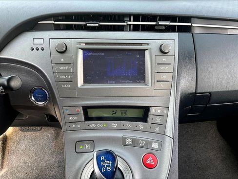 Used 2015 Toyota Prius Two FWD image 15