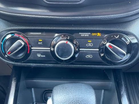 Used 2022 Kia Soul LX image 11