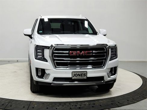 Used 2022 GMC Yukon XL SLT image 2