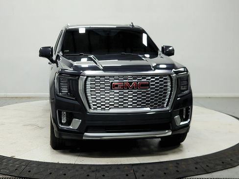 Used 2021 GMC Yukon Denali w/ Denali Premium Package AWD/4WD image 4