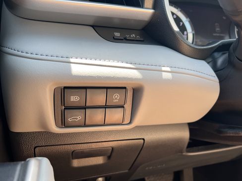 Used 2023 Toyota Highlander XLE FWD image 7