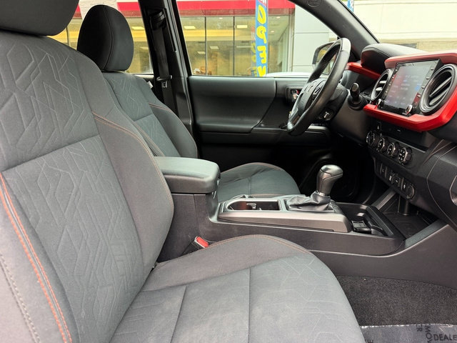 Certified 2020 Toyota Tacoma TRD Off-Road AWD/4WD image 3