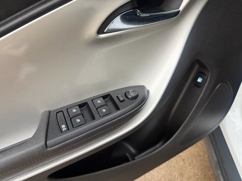 Used 2015 Chevrolet Volt FWD image 20