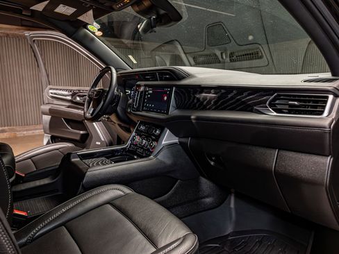 Used 2024 GMC Yukon XL Denali w/ Denali Reserve Package image 14