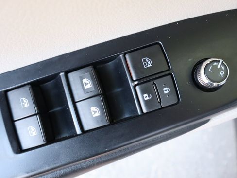 Used 2018 Toyota Highlander Plus AWD/4WD image 29