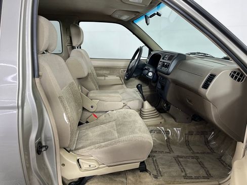 Used 2000 Nissan Frontier XE image 13
