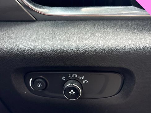 Used 2021 Chevrolet Traverse LS FWD image 8