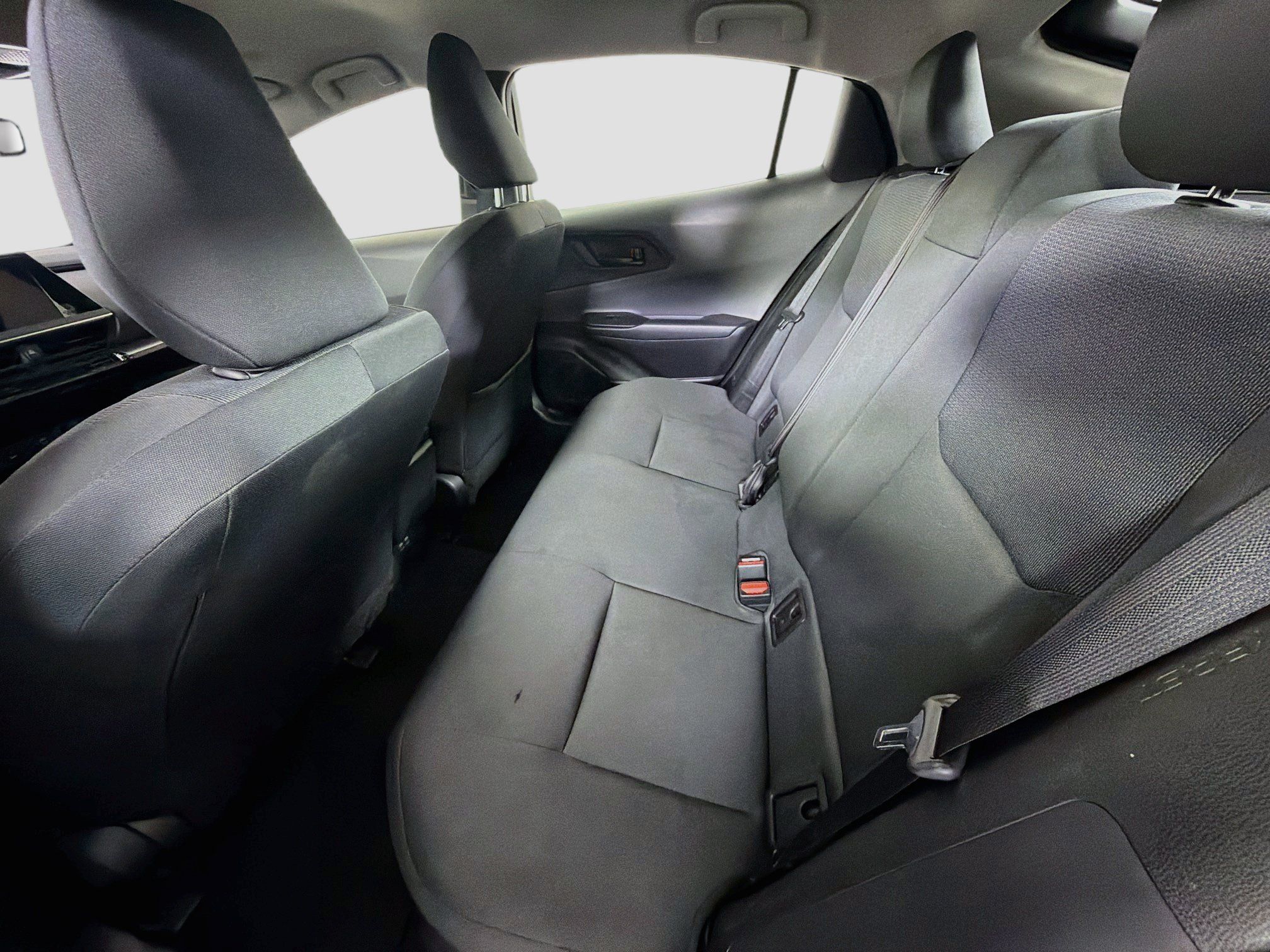 Used 2025 Toyota Prius LE FWD image 25