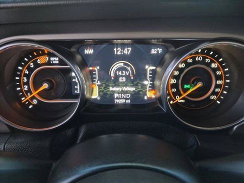 Used 2019 Jeep Wrangler Unlimited Sahara AWD/4WD image 11