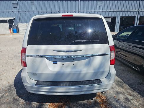 Used 2015 Chrysler Town & Country Touring w/ Driver Convenience Group image 6
