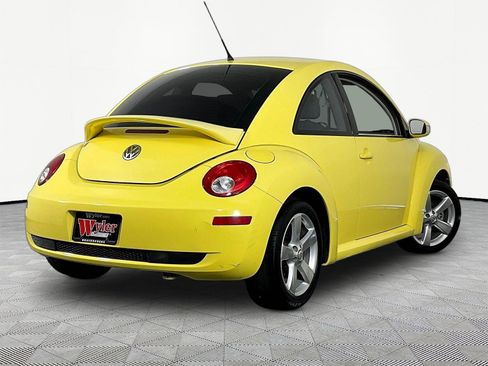 Used 2006 Volkswagen Beetle TDI Coupe w/ Package 2 FWD image 6